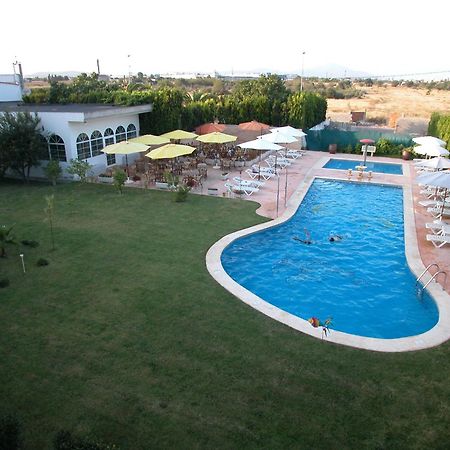 Hotel Crystal Park บินารอส ภายนอก รูปภาพ