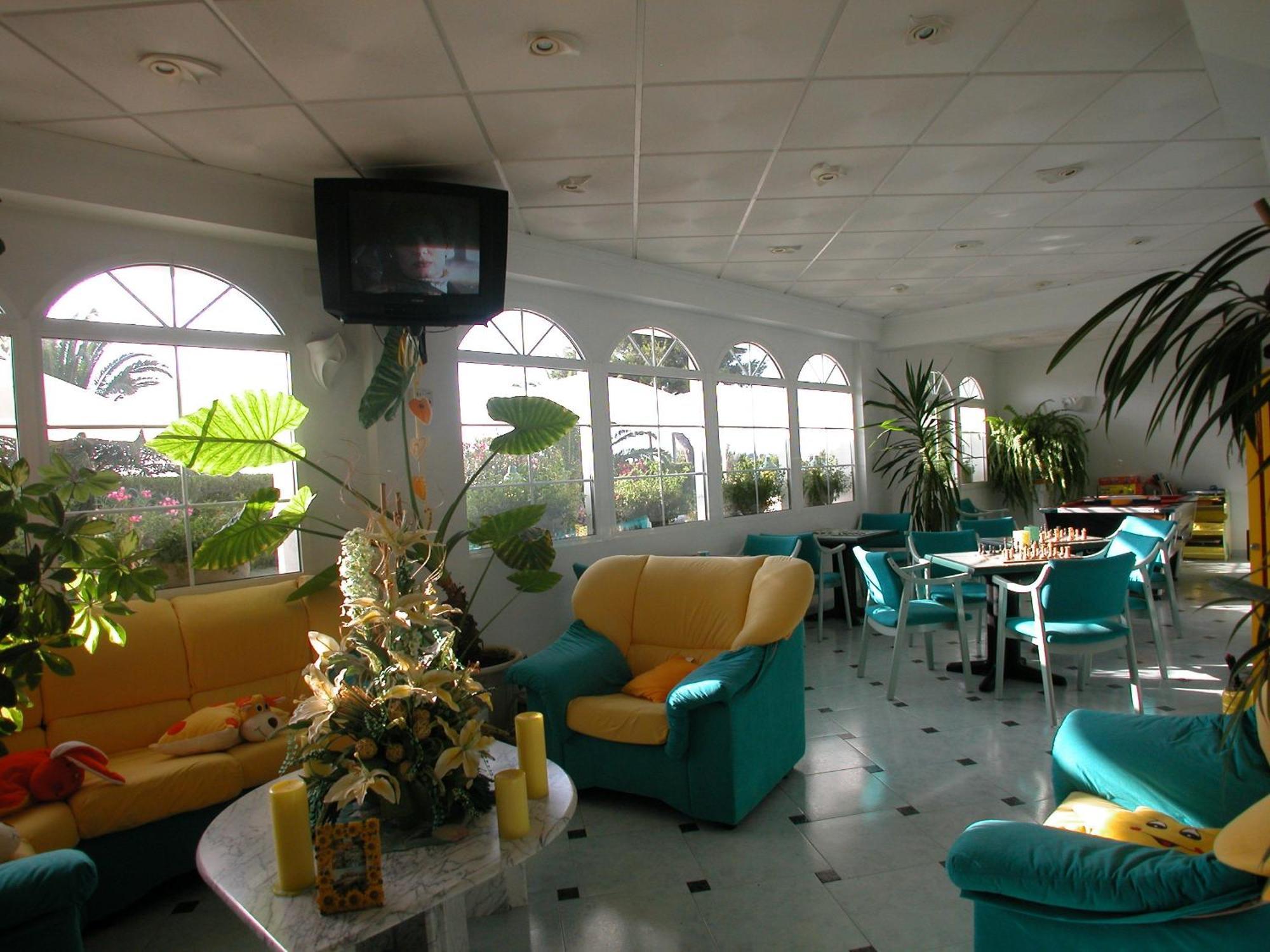 Hotel Crystal Park บินารอส ภายนอก รูปภาพ