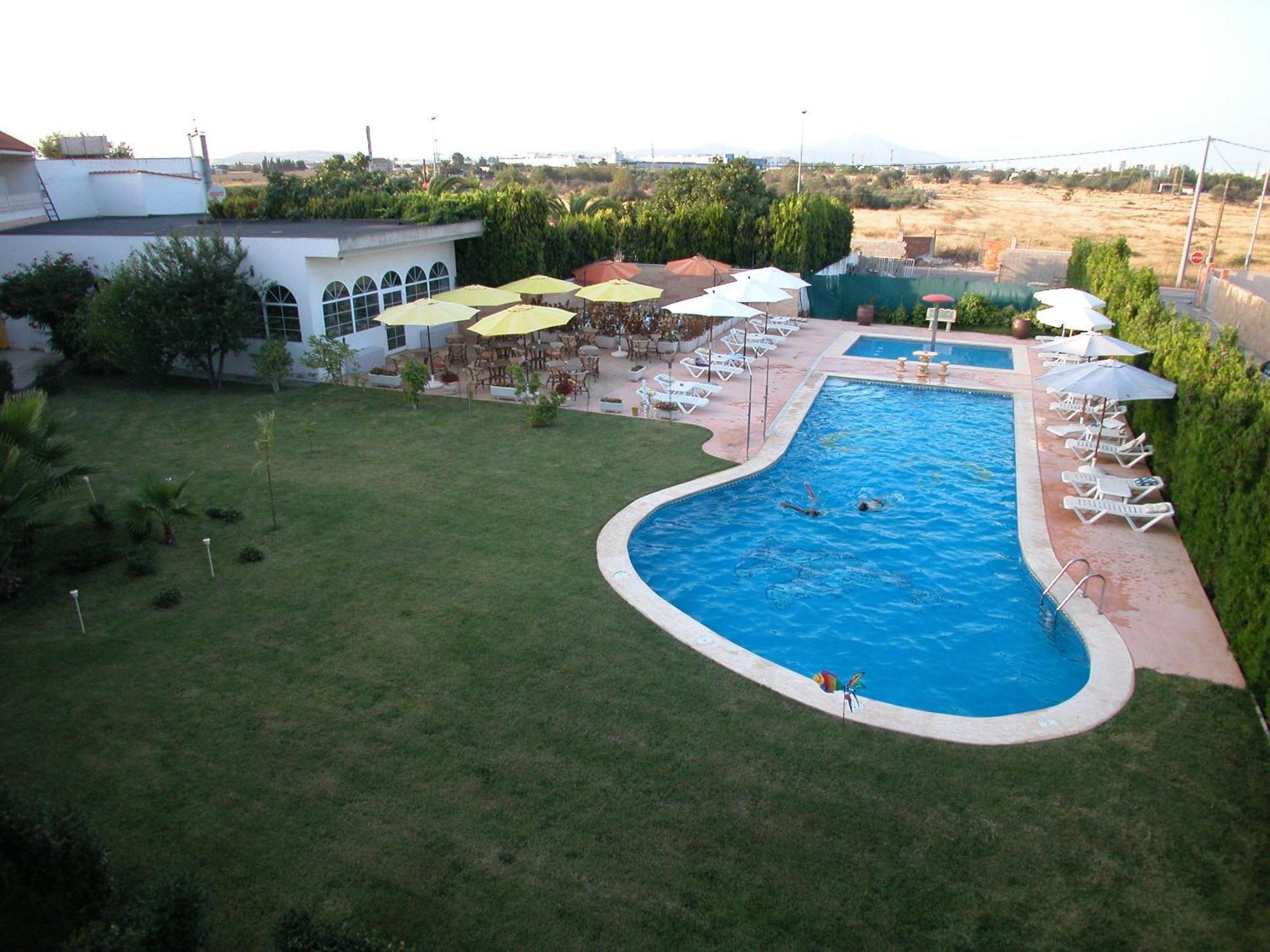 Hotel Crystal Park บินารอส ภายนอก รูปภาพ