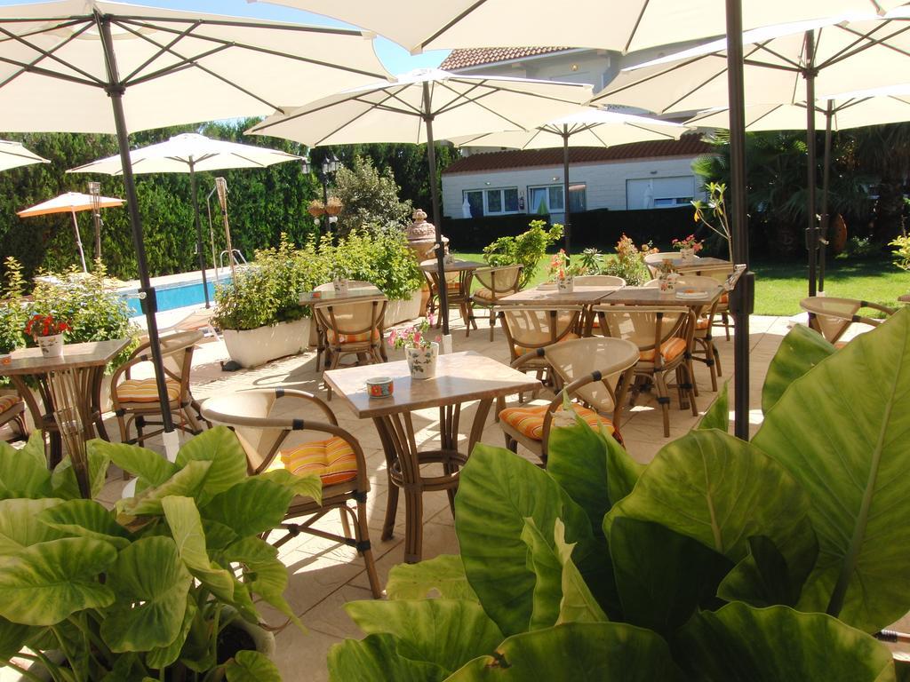 Hotel Crystal Park บินารอส ภายนอก รูปภาพ